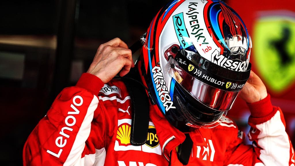 Kimi Räikkönen sai pitää tauon kesken Brasilian ensimmäisten F1-harjoitusten.