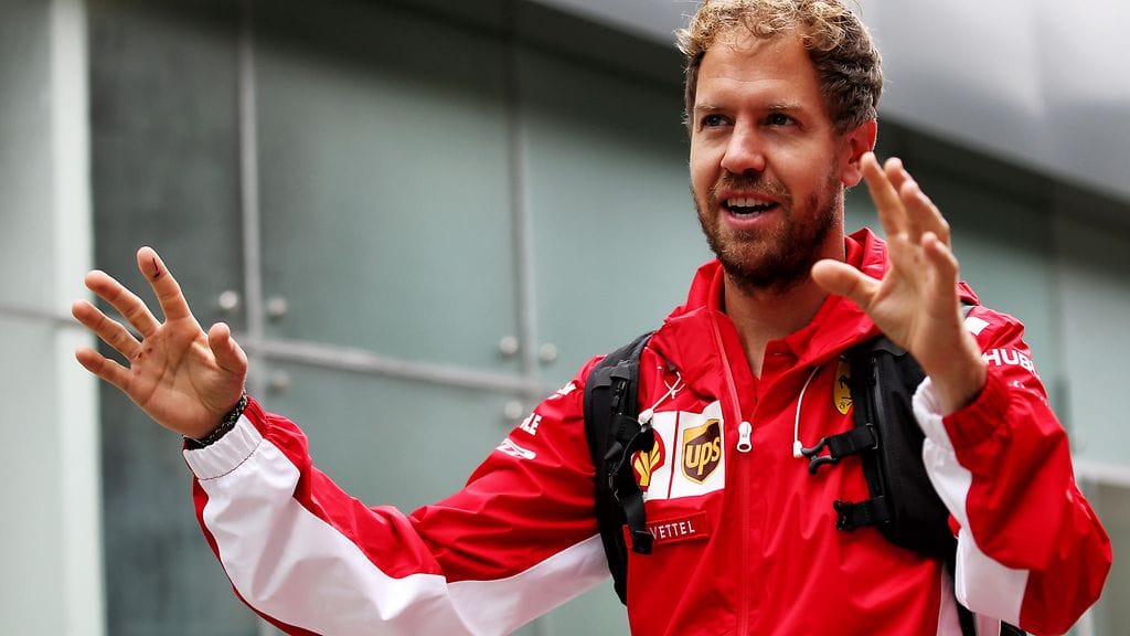 Ferrarin Sebastian Vettelin jalkovälissä on ollut outoa liikehdintää Brasilian GP-viikonloppuna.