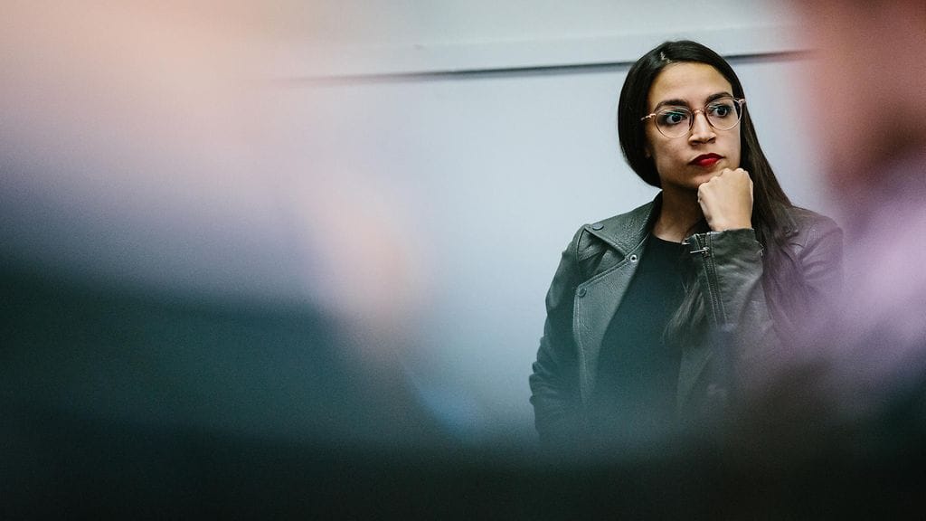 Alexandria Ocasio-Cortez kampanjatilaisuudessaa lokakuussa.