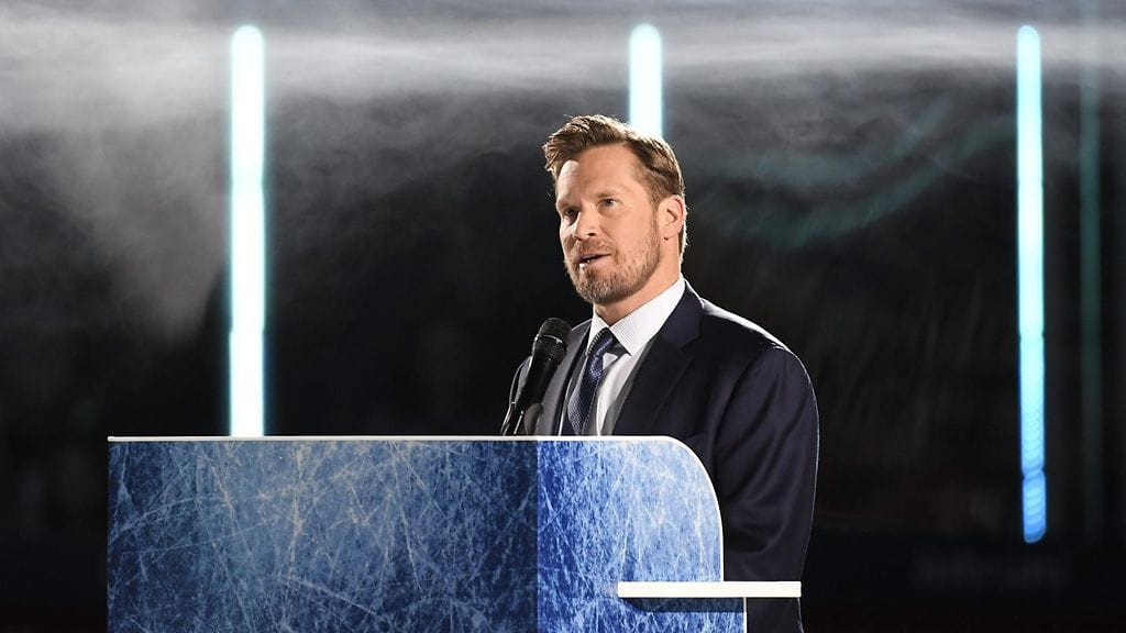 Kimmo Timonen piti huumoria täynnä olevan puheen maajoukkuepaidanjäädytystilaisuudessa lauantaina Hartwall Arenalla.