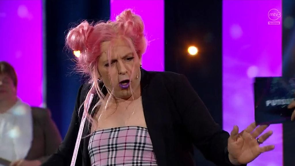 Timo Lavikainen Mimmu-hahmona.