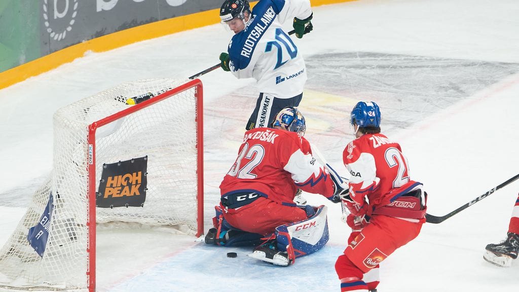 Arttu Ruotsalainen iski Leijonien 1-0-maalin Karjala-turnauksen ottelussa Tshekkiä vastaan.