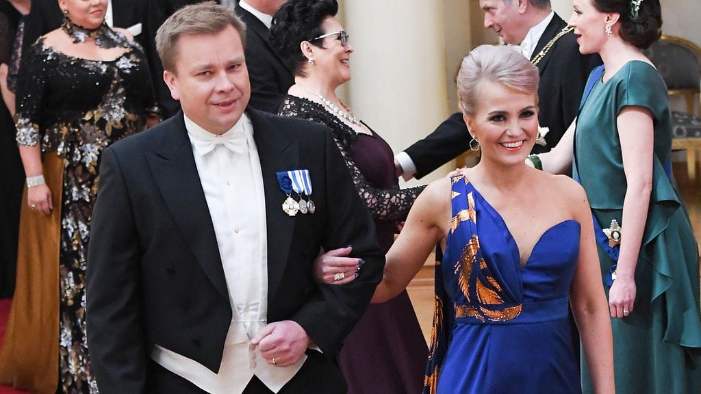 Satu Taiveaho Antti Kaikkosen kanssa Linnan juhlissa 2017. Pariskunta erosi tänä vuonna.