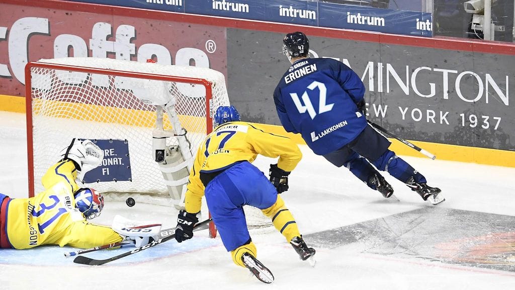 HIFK-puolustaja Teemu Eronen teki A-maajoukkueuransa avausmaalin Karjala-turnauksen ottelussa Ruotsia vastaan.