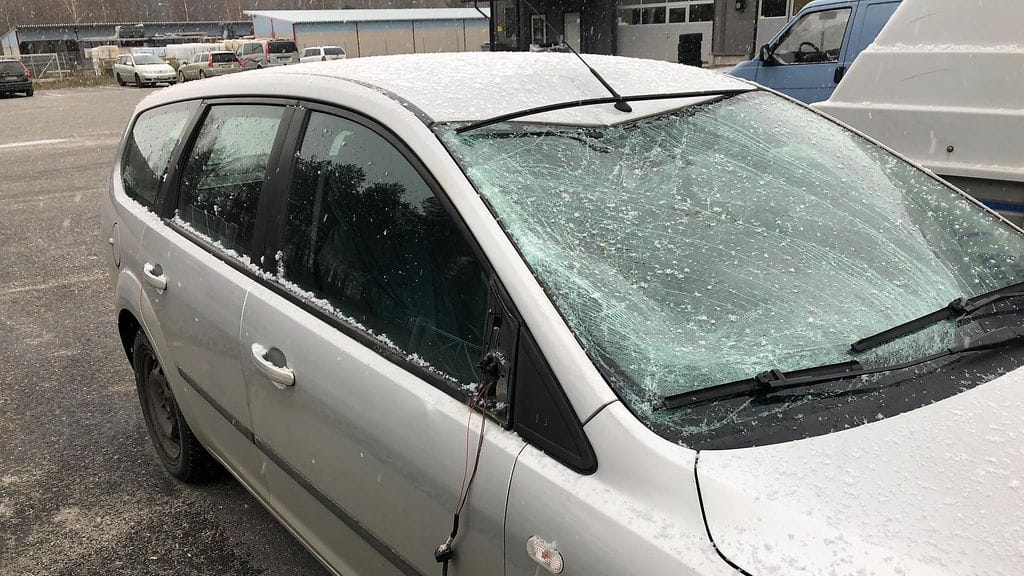 Viljo Heiskasen auto meni lunastuskuntoon hirvikolarissa.