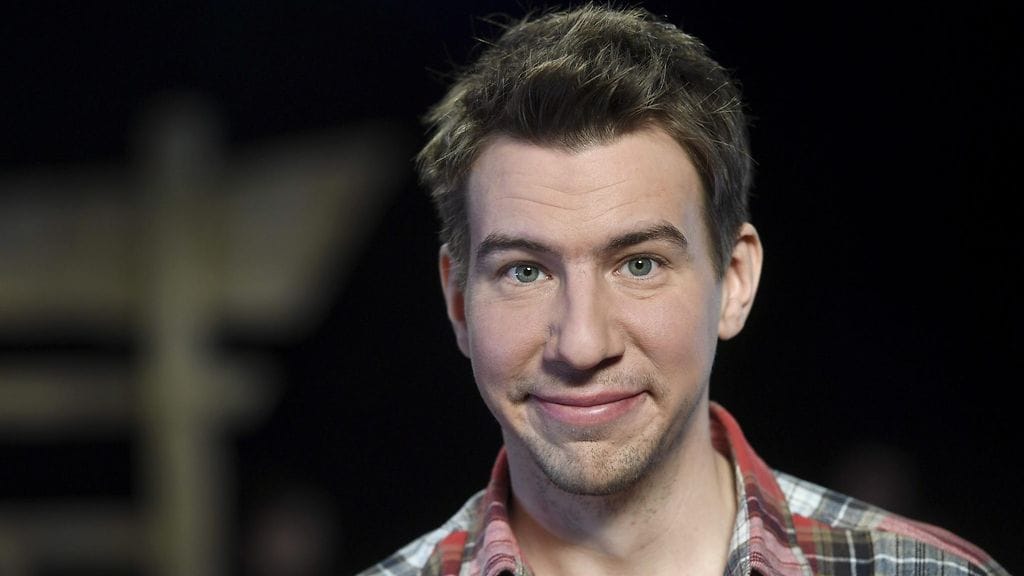 Aku Hirviniemi on tv:stä ja teatterista tunnettu näyttelijä.