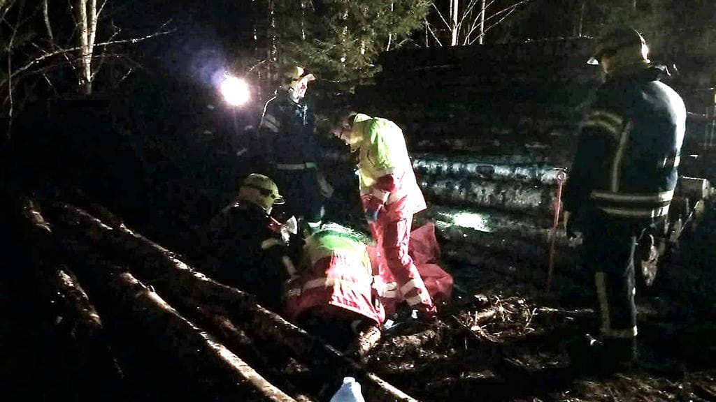 Mies oli jumissa pöllipinon alla yli vuorokauden.