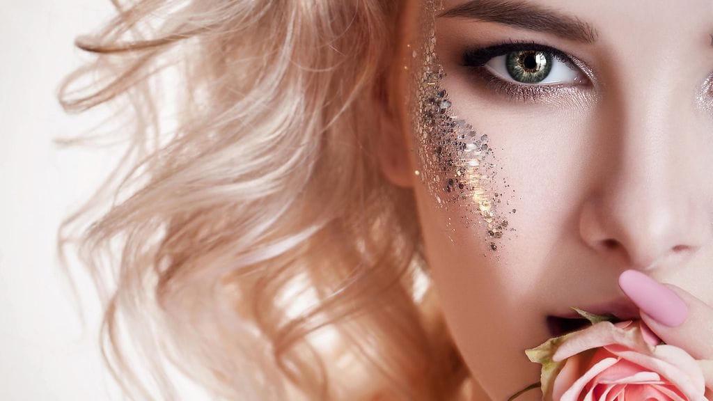 Glittermeikit ovat tuttu näky niin festareilla kuin pikkujouluissakin.