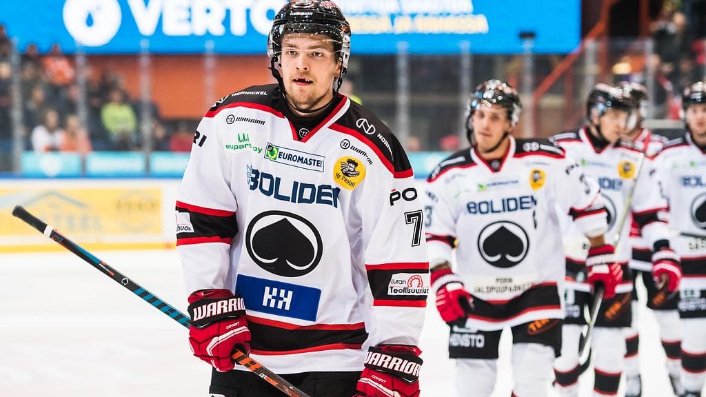 Ässät marsii keskiviikkona Helsingiin HIFK-otteluun uuden päävalmentajan Pasi Kaukorannan johdolla.