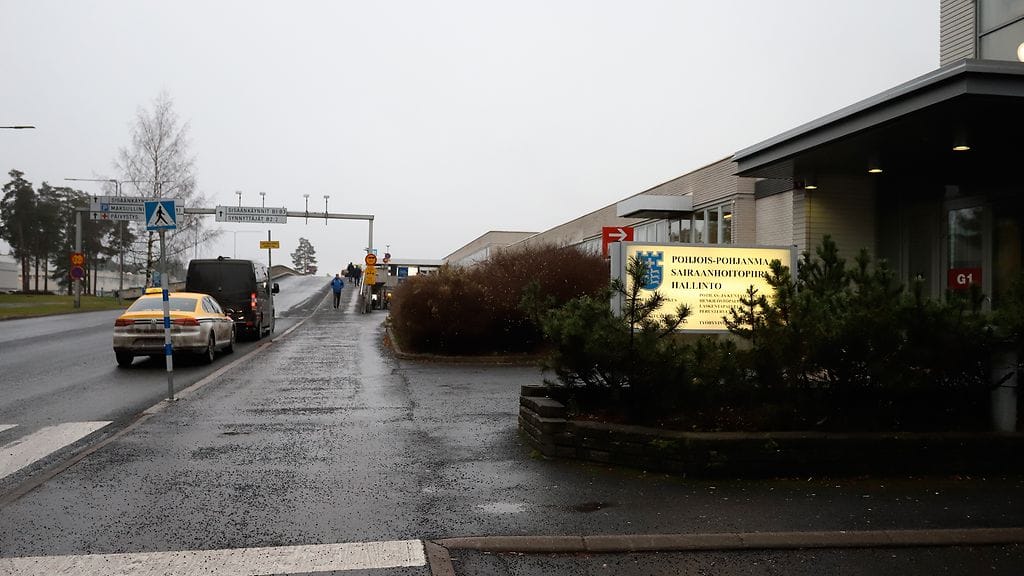 Taustalla epäillään olevan salaattipöydässä tarjolla ollut saastunut elintarvike. Kuva oulun yliopistolliselta sairaalalta.