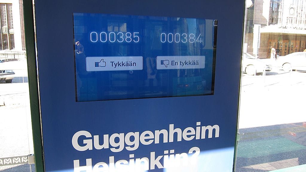 Mainostoimiston ylläpitämä Guggenheim-museon äänestystaulu.