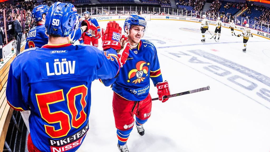 Jesper B. Jensen tuulettaa maalian.