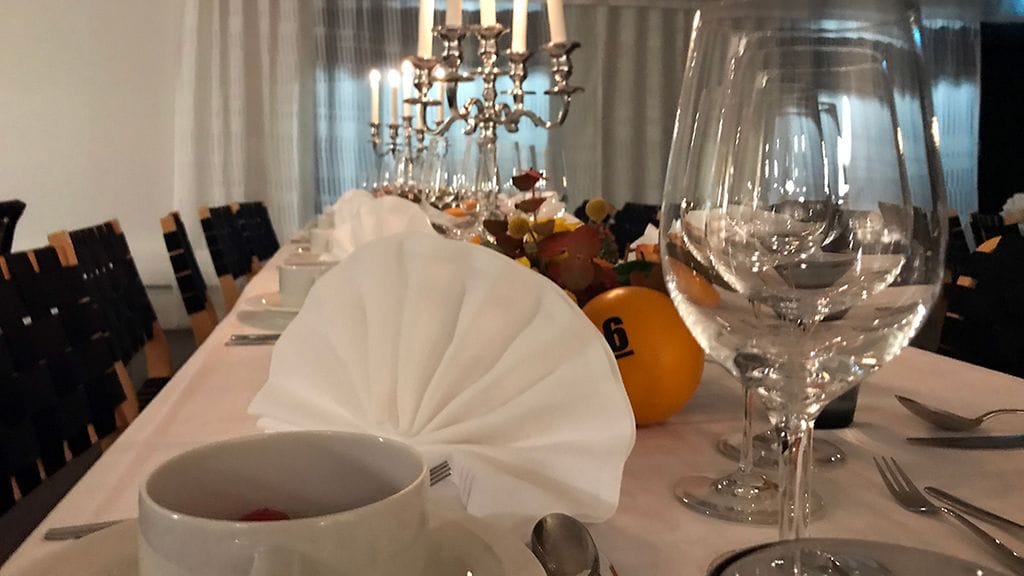 Veikkauksen lottovoittajien salaseura kokoontui kahden vuoden tauon jälkeen syksyllä 2018. (4)