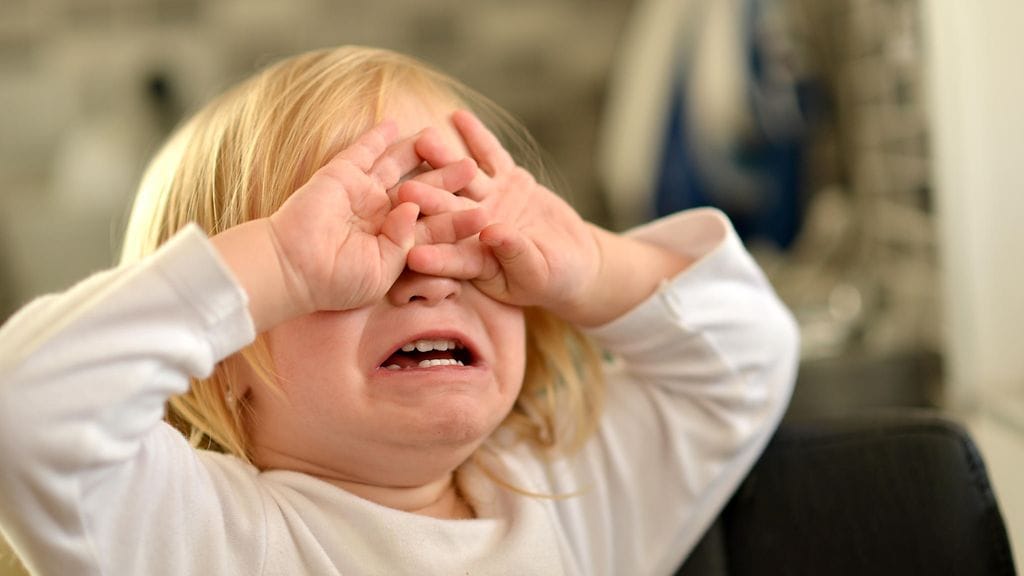 Lapsen uhmaikä alkaa yleensä 2-vuotissyntymäpäivän tienoilla, ja kestää vaihtelevan ajan. Yleensä vaihe helpottaa viimeistään 5-vuotiaana.