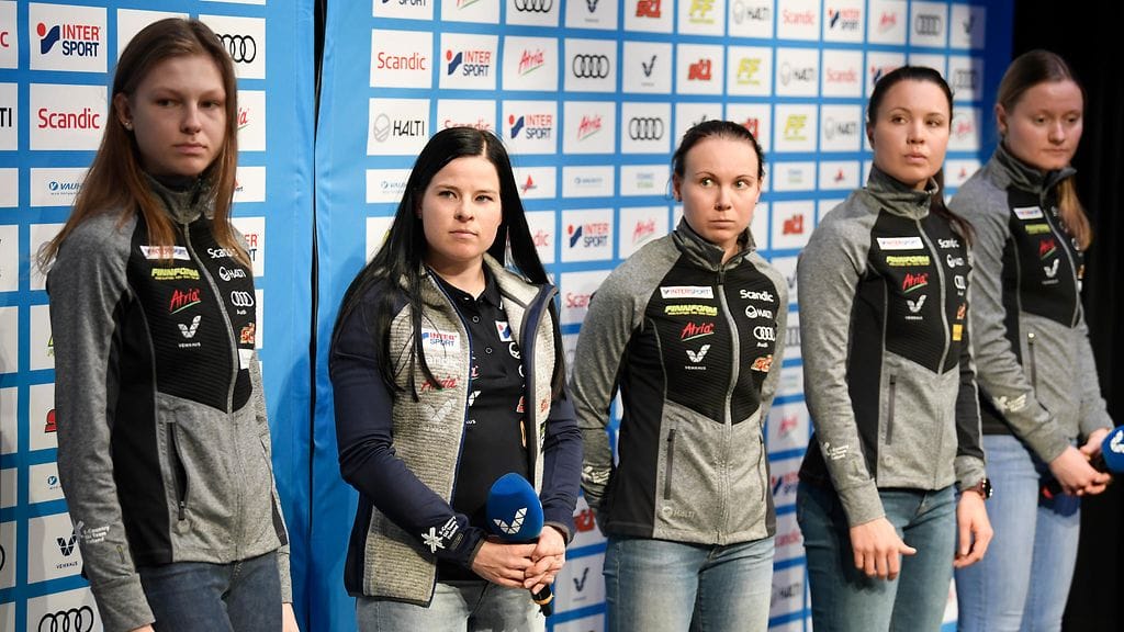 Eveliina Piippo (vas.), Krista Pärmäkoski, Susanna Saapunki, Kerttu Niskanen ja Johanna Matintalo ovat kaikki mukana Suomen joukkueessa Rukan maailmancupissa.