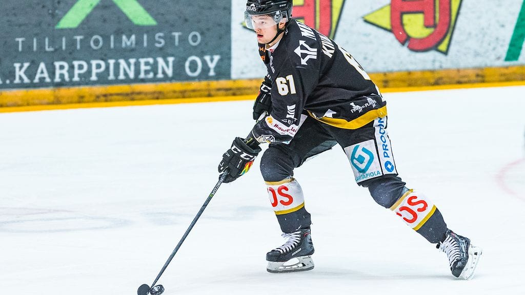 Viime viikolla Leijonien takalinjoilla viilettänyt Teemu Kivihalme vei Kärpät 3-0-johtoon torstain ottelussa Jukureita vastaan.