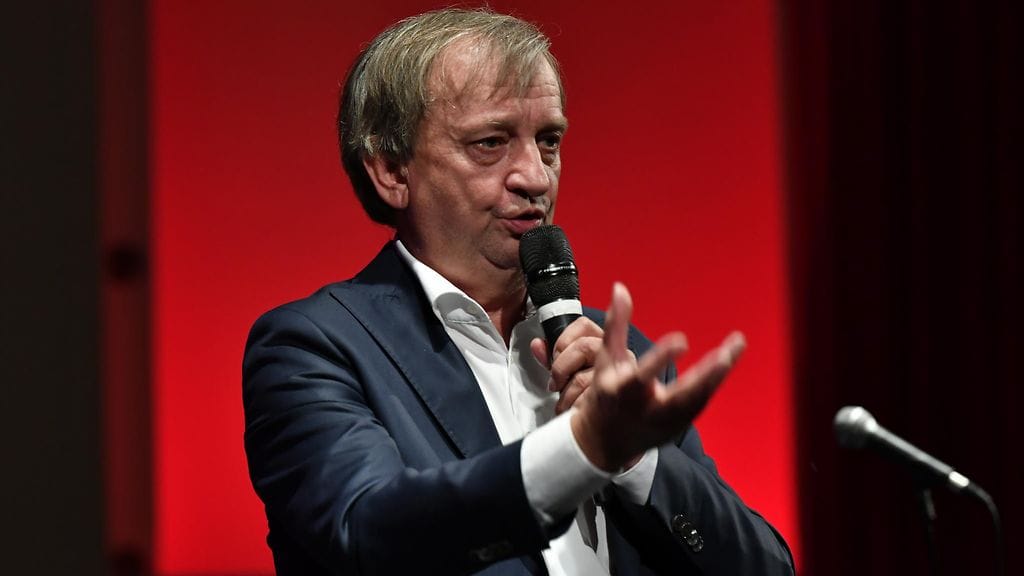 Hjallis Harkimo oikoo sosiaalisen median puolella Jokerit-sanomisiaan.