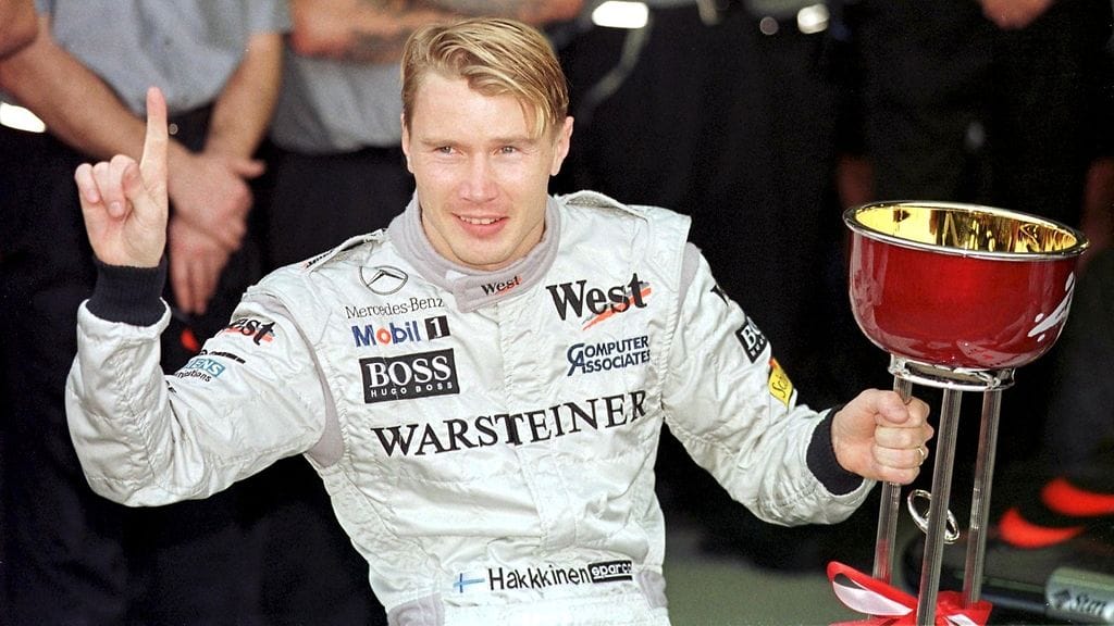 Mika Häkkinen juhli vuosien 1998 ja 1999 maailmanmestaruutta. Jacques Villeneuve oli siihen aikaan jo kadonnut F1-sarjan kärkipaikoilta.