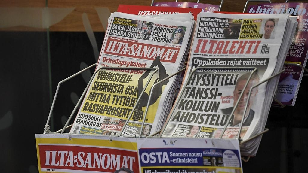 Ilta-Sanomat ja Iltalehti myynnissä Helsingissä tänään.