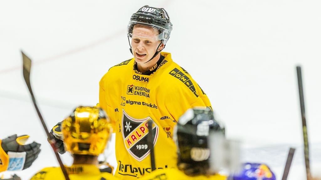 KalPan Otto Leskinen iski joukkueen tasoitusmaalin toisessa erässä.