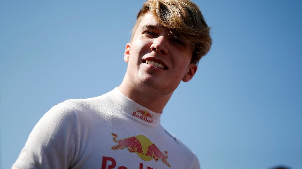 Dan Ticktum joutui väistämään kulkukoiraa Macaon klassikkokisassa. Tictum otti silti viikonlopun toisen paalupaikan.