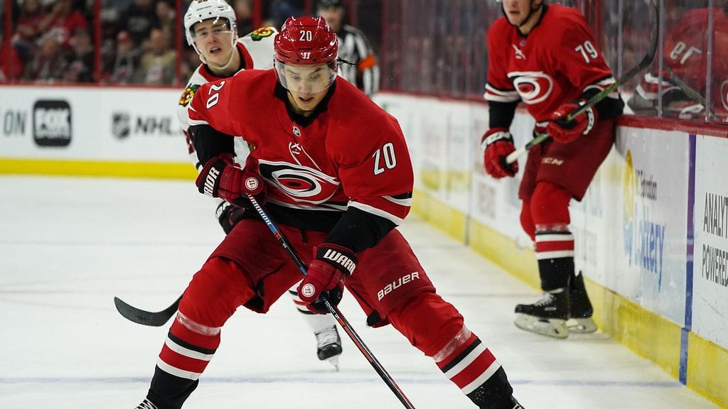 Carolina Hurricanesin Sebastian Aho venytti pisteputkeaan NHL:ssä neljän ottelun mittaiseksi.