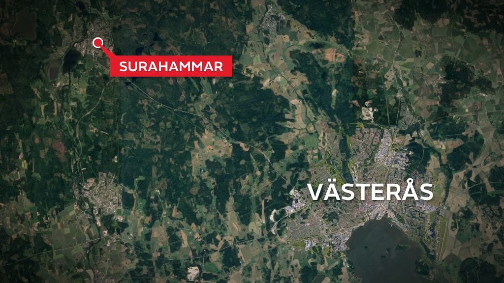 Ruotsissa poliisi tutkii tapausta, jossa nainen löytyi valtatien varrelta rikkonaiset vaatteet päällään.