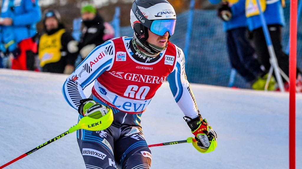 Suomen pujottelumiehistä yksikään ei päässyt Levin maailmancupin kilpailussa maaliin. Kuvassa joukkueen konkari Joonas Räsänen.
