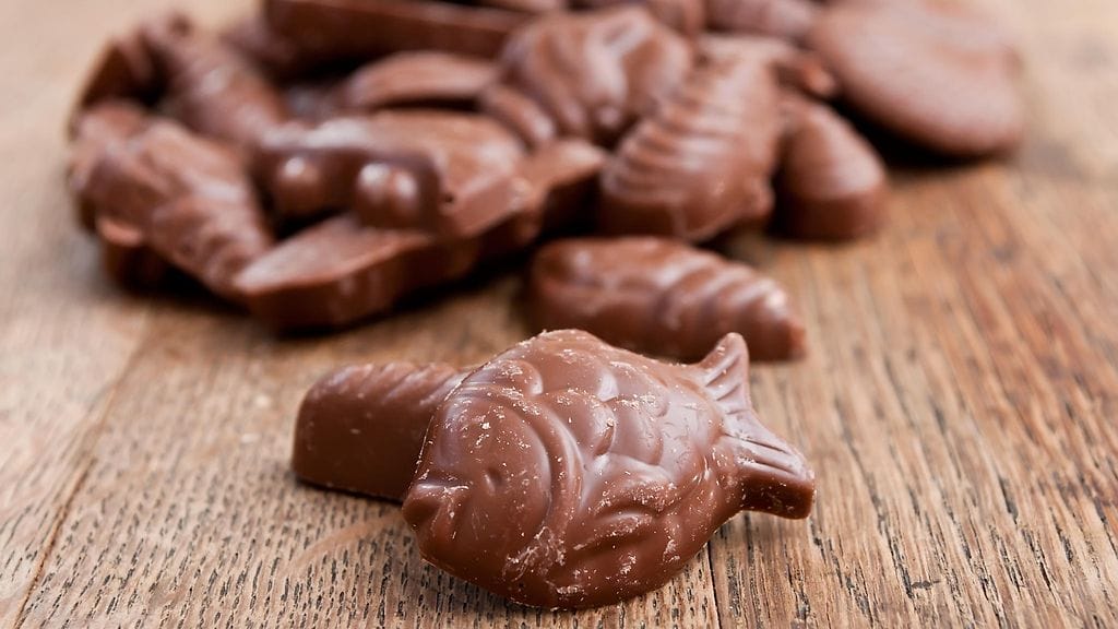 Joulukalenterien suklaa on usein valmistettu edullisistä raaka-aineista.
