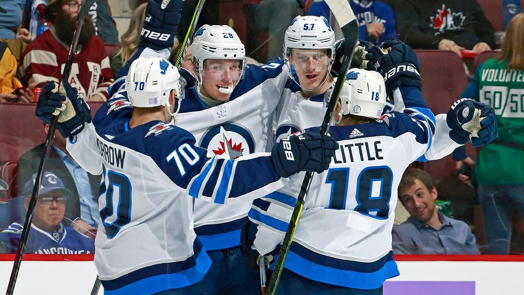 Winnipeg Jetsin suomalaishyökkääjä Patrik Laine iski hattutempun, kun Jets kaatoi Vancouver Canucksin lukemin 6-3.