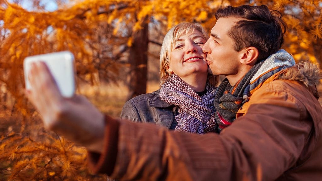 Äidin ottama selfie pelasti pojan väärältä tuomiolta. Kuvituskuva.