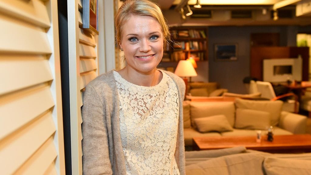 Maaret Kallio ajattelee, että nykyaikana elämä on jopa liian hienoa ja suorittavaa. Se tuottaa paitsi kauniilta näyttävää elämää, myös inhimillistä ahdinkoa.