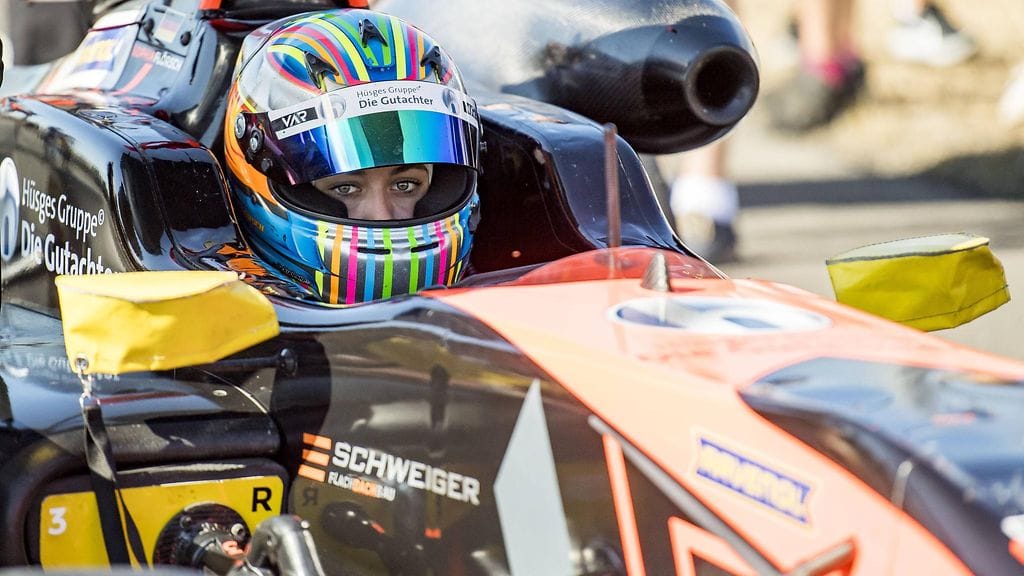 Sophia Flörsch joutui karmaisevaan F3-onnettomuuteen.