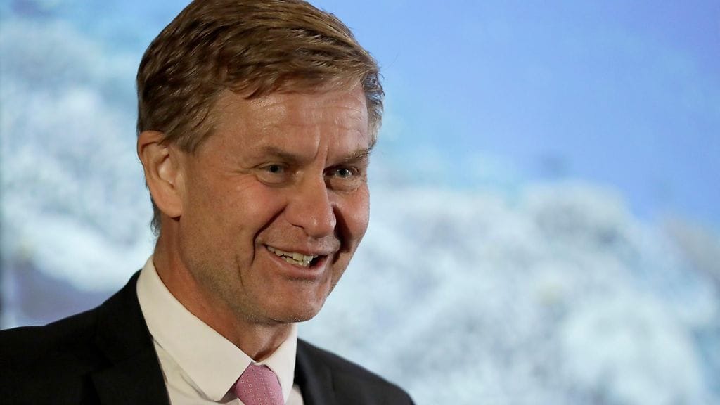 Norjalainen Erik Solheim joutui eroamaan YK:n ympäristöjohtajan paikalta hänen lentomatkustamisestaan syntyneen kohun myötä.