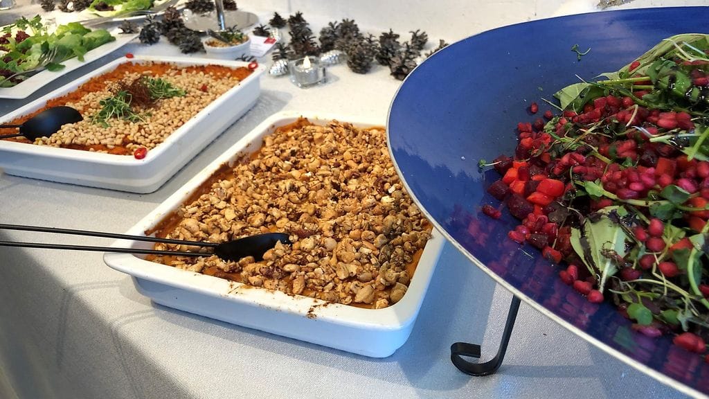 Yhä useampi valitsee joulupöytäänsä valmislaatikoita.