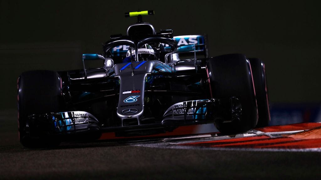 Valtteri Bottas oli nopein Abu Dhabin iltavaloissa ajetuissa harjoituksissa.
