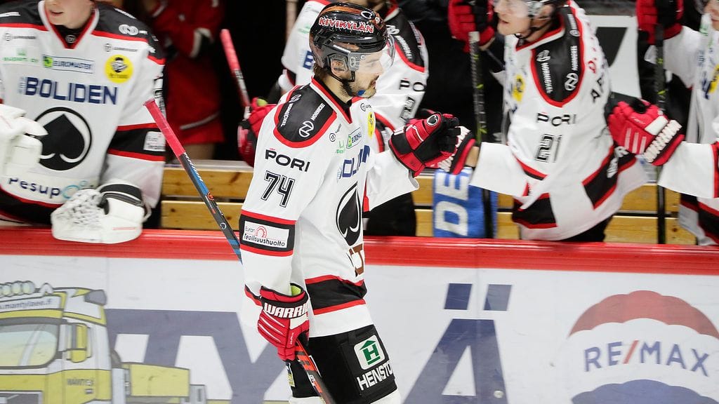 Ässien Peter Tiivola vei porilaiset 1-0-johtoon näyttävällä maalilla.