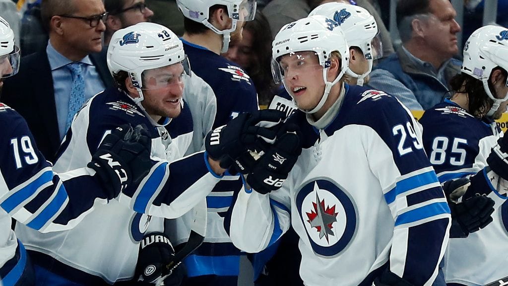Patrik Laine on valittu NHL:n marraskuun ykköstähdeksi.
