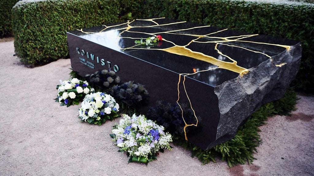 Mauno Koivisto hauta lehtikuva