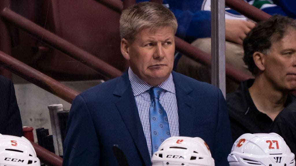 Calgary Flamesin valmentaja Bill Peters on tunnettu varsinaisena vääräleukana jo ennen kiekonosumaa.