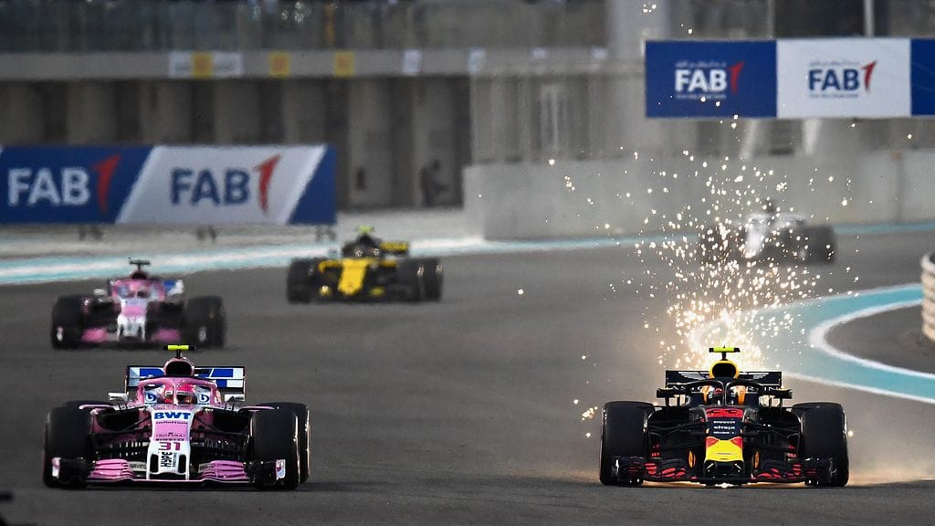 Esteban Ocon ei myynyt nahkaansa halvalla Max Verstappenille Abu Dhabin uusintaottelussa.