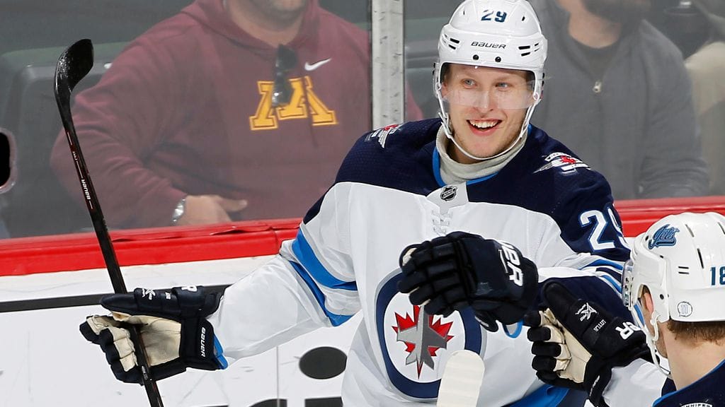 Viime viikolla peräti 11 maalia tehnyt Patrik Laine valittiin NHL:n viikon ykköstähdeksi.