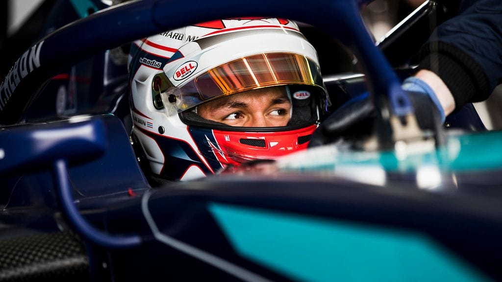 Alexander Albonia on viety ensi kaudeksi F1-sarjaan Toro Rosson rattiin.