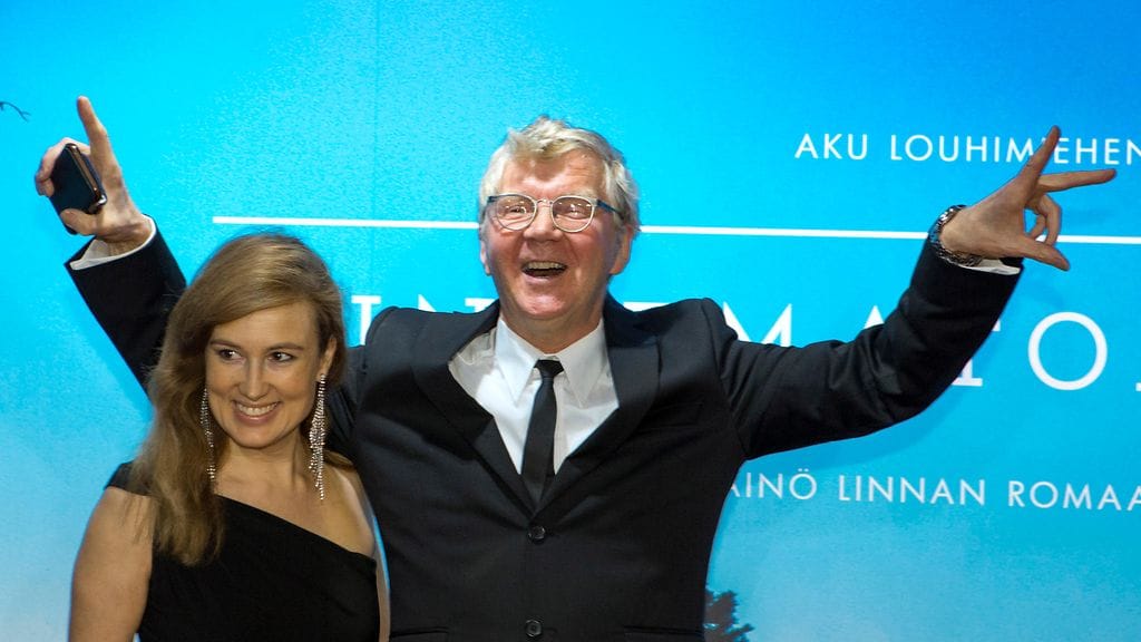 Pirkka-Pekka Petelius on kihlautunut naisystävänsä Erika Skönin kanssa, kertoo Iltalehti.