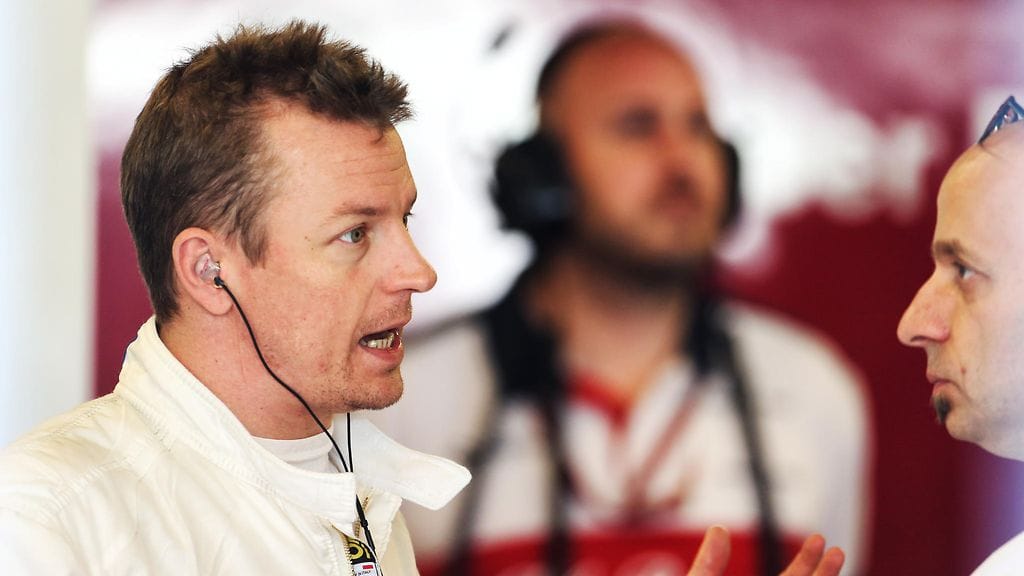 Kimi Räikkönen antoi heti palautetta autostaan Sauberin insinööreille.