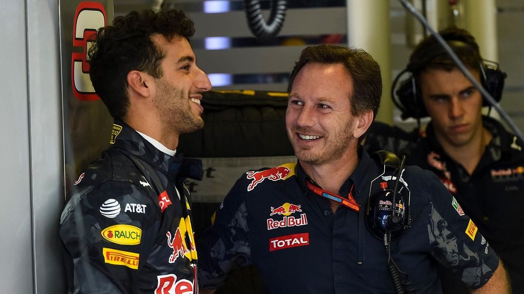 Daniel Ricciardo (vasemmalla) siirtyy Red Bullilta Renaultille.