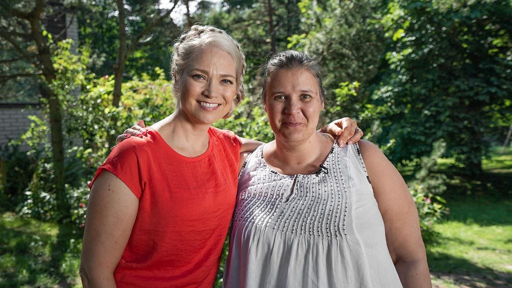 Pippa Laukka kannustaa Marjoa muutoksessa.