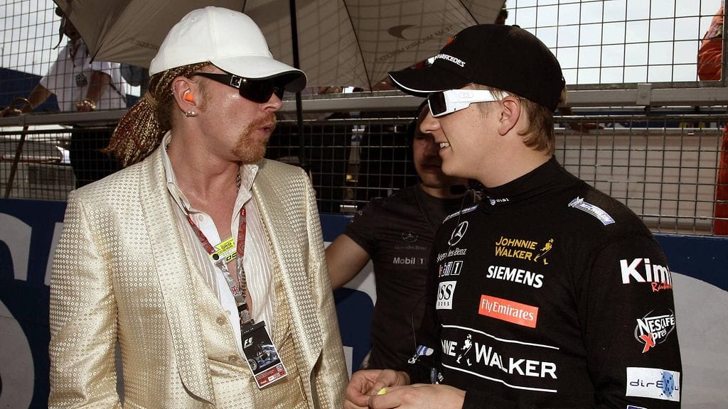 Kimi Räikkönen (oikealla) kutsui Guns N' Rosesin laulajan Axl Rosesin vieraakseen Iso-Britannian GP:seen vuonna 2006.