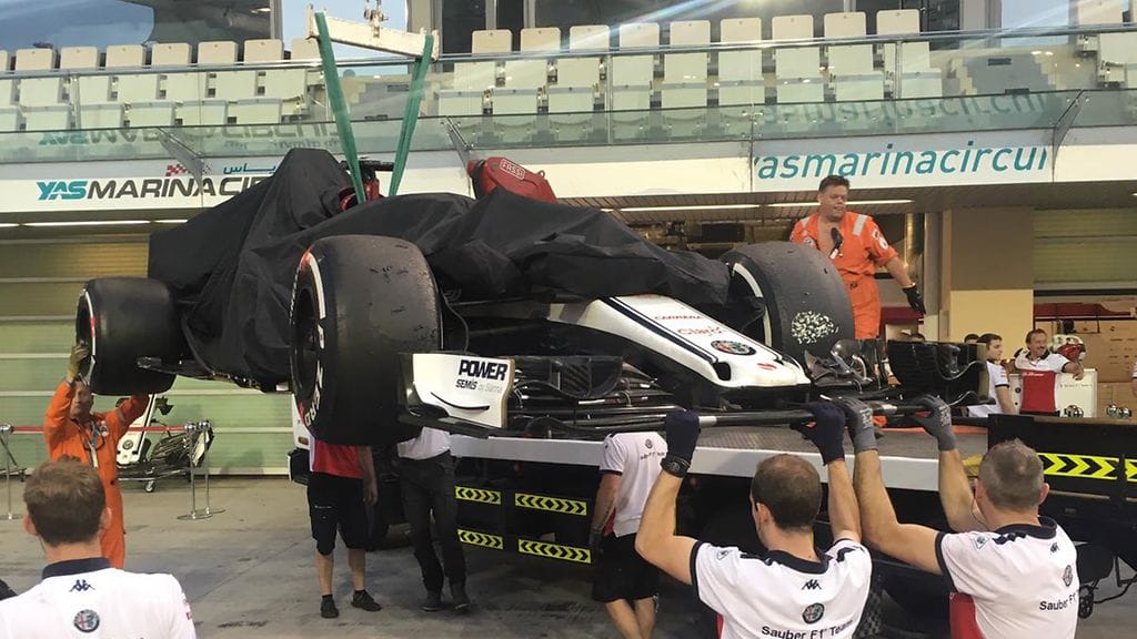 Kimi Räikkösen autoon iski tekninen vika Pirellin rengastesteissä tiistaina.