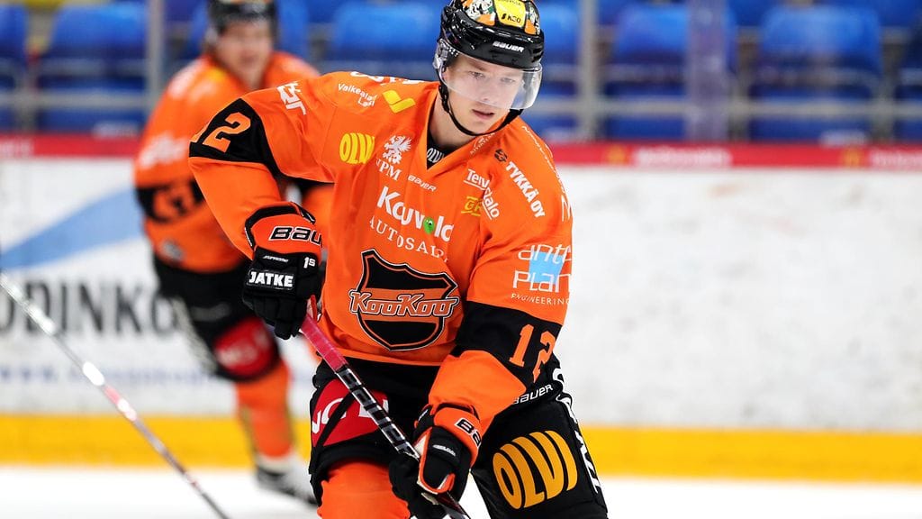 Kim Strömberg on hurjassa maalivireessä KooKoon paidassa.